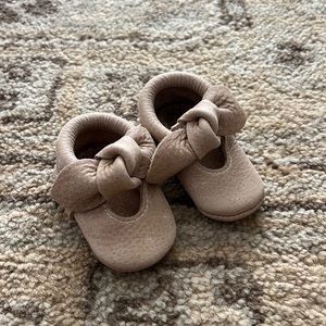 Brand new Freshly Picked Bow Moccasin